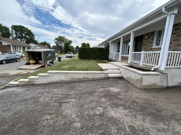Aménagement d’entrée résidentielle avec pavé béton – Lévis, Aménagement Marosa