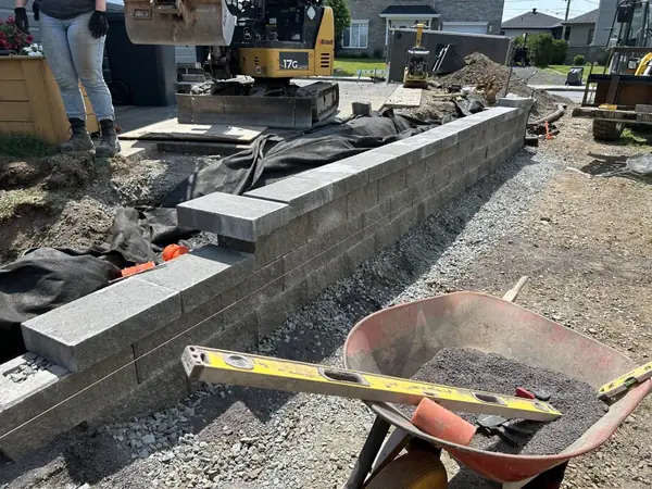 Aménagement d’entrée résidentielle avec pavé béton – Rive-Sud de Québec